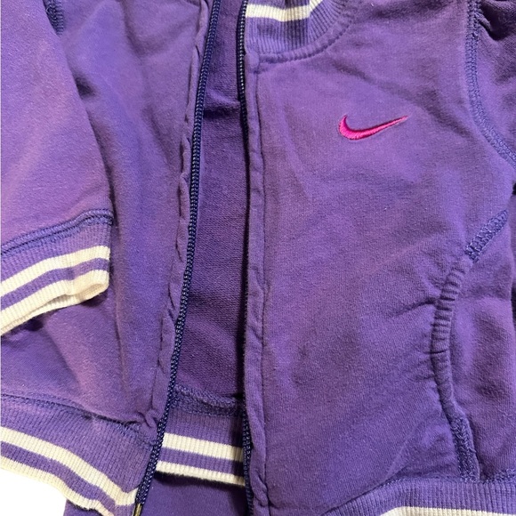 Nike Sweat Suit Top and Bottom Set - Picture 5 of 9
